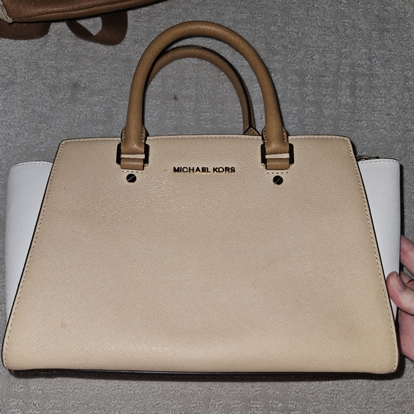 Michael Kors Purse Selma Purse Beige / Cream - Picture 2 of 16